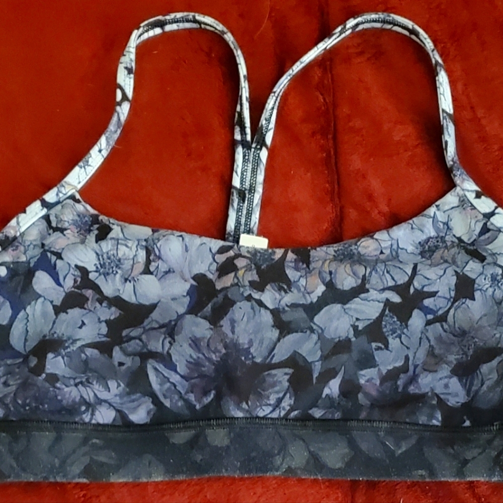 Lululemon Athletica flow sports bra